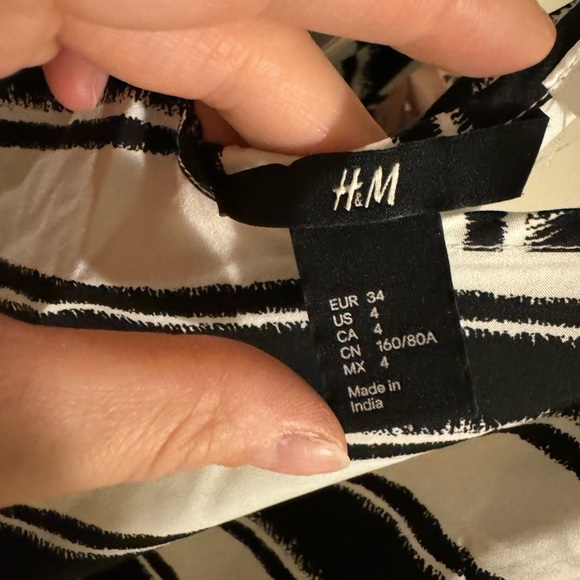 H&M black and white dress - Picture 2 of 6